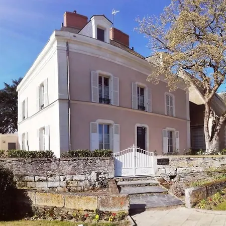 Maison De Maitre Avec Piscine Sur La Loire Vila