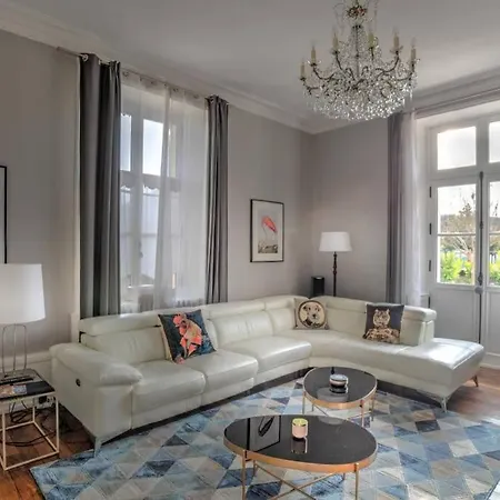 Maison De Maitre Avec Piscine Sur La Loire Vila